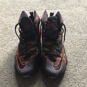 Lebron 13s (never worn)